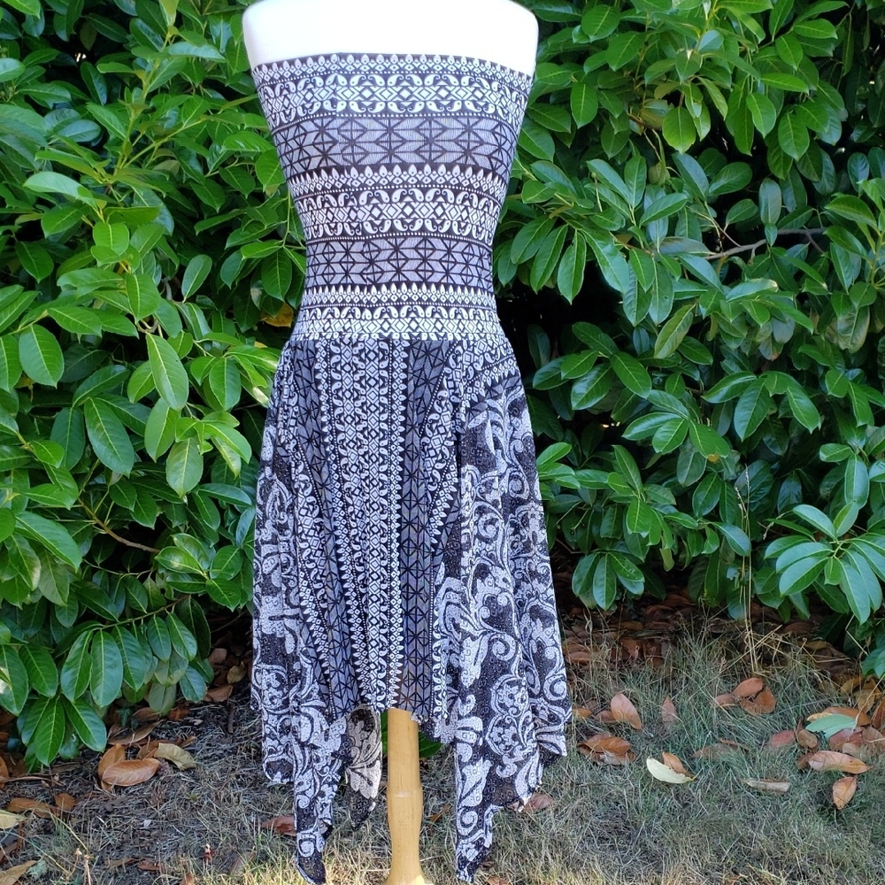 Elegant Black and White Strapless Dress Or Skirt Or Both? Size Medium